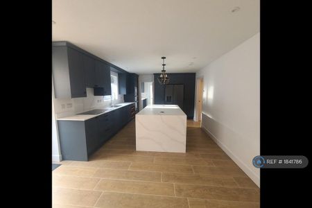 4 bedroom detached house to rent - Photo 5