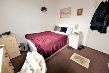 4 bedroom House in Brudenell View, Leeds - Photo 5