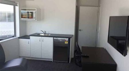 Fully Furnished Studio - Photo 3