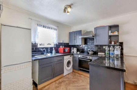 Hallywell Crescent, London, E6 - Photo 5