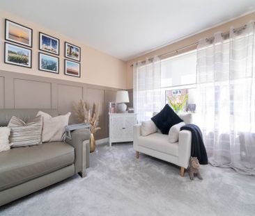 Price £2,700 pcm - Available Now - Furnished - Photo 2