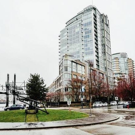 1 Bed + Den Yaletown Apartment - Photo 1