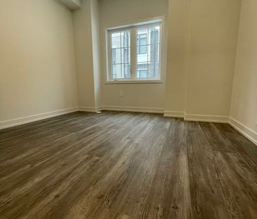 For Lease - 8 Mermot Lane, Richmond Hill, Ontario - Photo 3