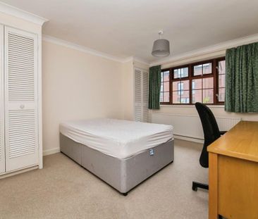 6 bedroom detached house to rent - Photo 5