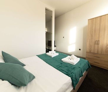 High Street - Photo 4