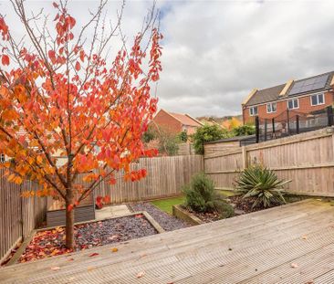 4 bedroom end of terrace house to rent - Photo 2