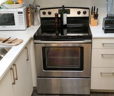 Top Floor 1 Bedroom Condo With Vaulted Ceilings And Mountain Views - Photo 5