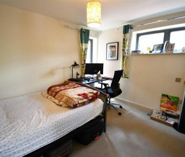 3 bedroom flat to rent - Photo 3