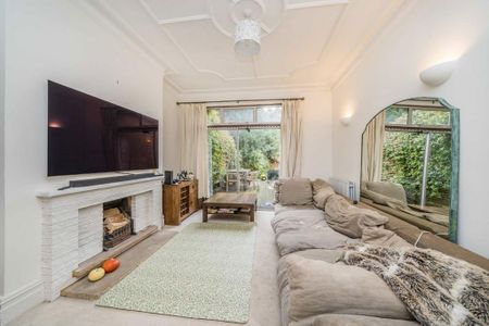 4 bedroom semi-detached house to rent - Photo 2