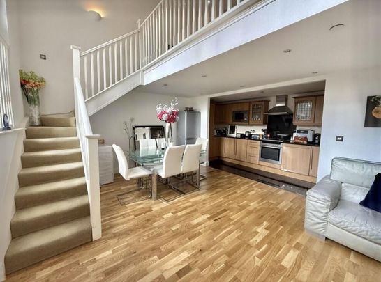 4 bedroom flat to rent - Photo 1