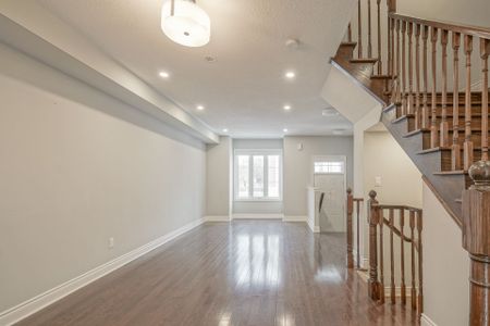 For Lease - 9 Johnson Farm Lane, Toronto, Ontario - Photo 2
