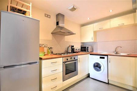 2 bedroom flat to rent - Photo 4