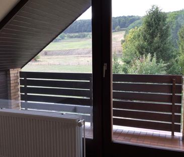 Gepflegte helle Dachgeschosswohnung in Einfamilienhaus - Foto 1