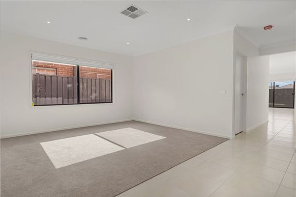 Large Family Home with 2 living areas - Photo 1