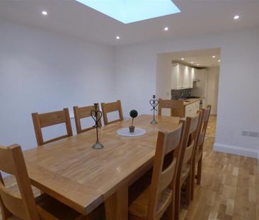 4 bedroom flat to rent - Photo 3