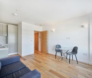 Studio to rent - Photo 1