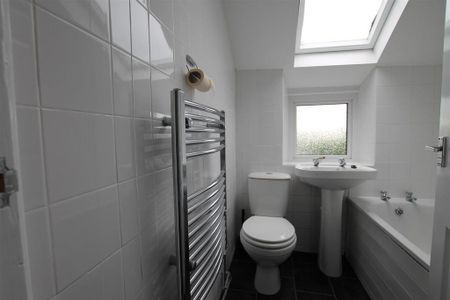 2 bedroom end of terrace house to rent - Photo 5