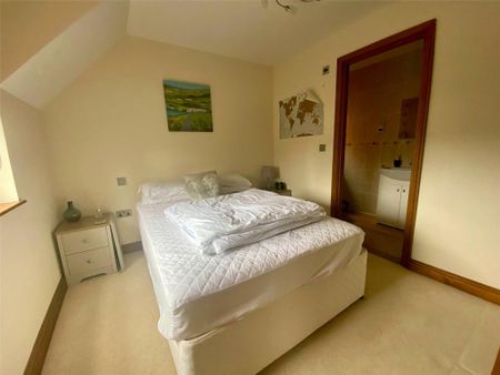 4 bedroom detached house to rent - Photo 3