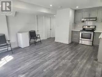 8 BENHURST CRESCENT - Photo 4