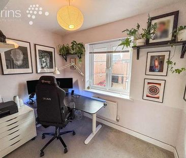 Louden Square, Earley, Reading, RG6 - Photo 4