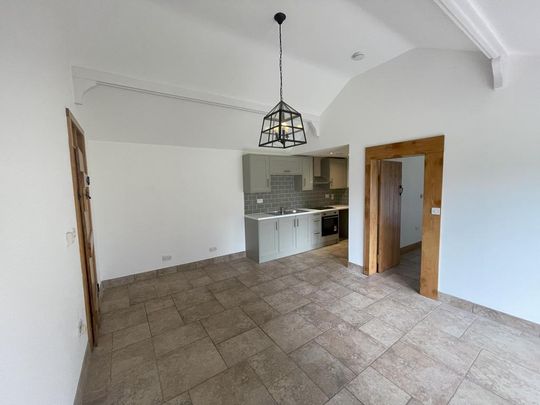 2 bedroom character property to rent - Photo 1