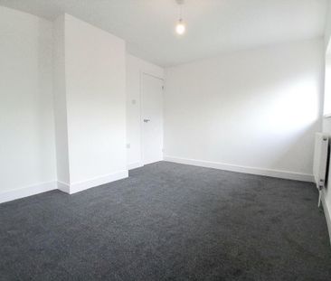4 bedroom semi-detached house to rent - Photo 3