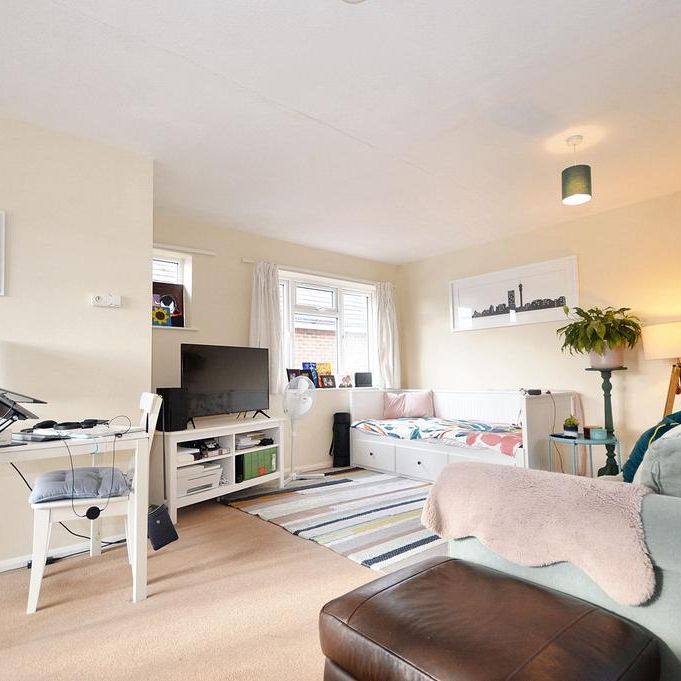 3 bedroom flat to rent - Photo 1