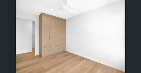 Fully Renovated Beachfront Apartment - Photo 3