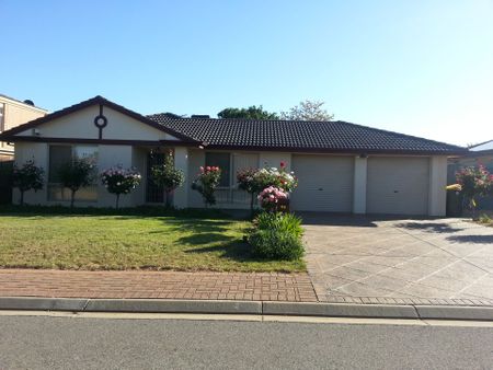 4 Bedroom Property with Pool&excl; - Photo 4