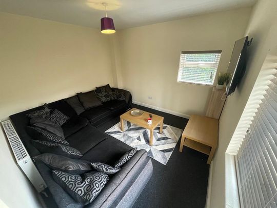 6 bedroom house to rent - Photo 1