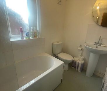 5 bedroom private hall to rent - Photo 5