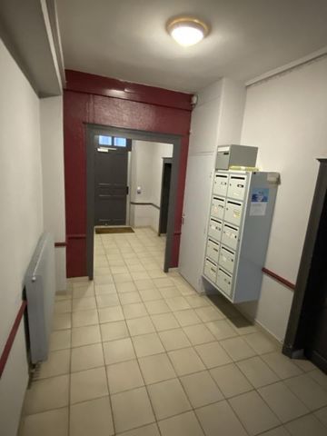 Location Appartement 1 pièce Meublé 12m² ANGERS 49100 - Photo 3
