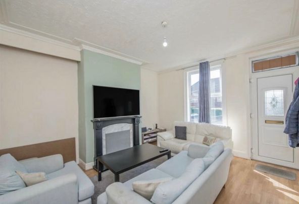 2 Bed Terraced House, Swallow Crescent, LS12 - Photo 1