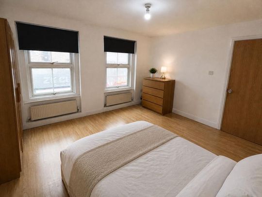 4 bedroom flat to rent - Photo 1