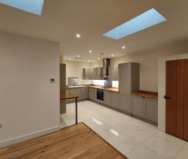 The Old Yard, Muston Manor Farm, Piddlehinton - Photo 4