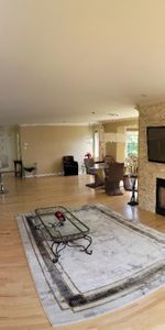 Condo 1275pi² à Ste-Julie : électroménagers, meubles, Borne de recharge, 2 cambres, 1 bureau, 2 salles de bain, cuisine, salle à manger et espace de s - Photo 3