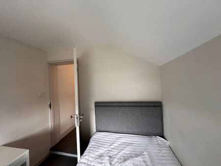 4 bedroom house - Photo 3