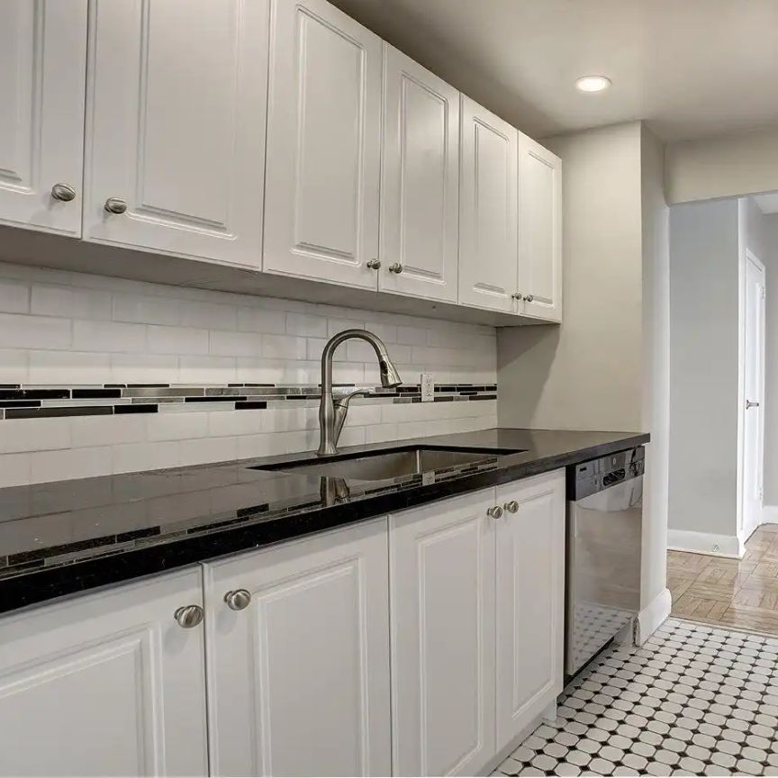 60 Tyndall Ave — 1 Bedroom - Photo 1