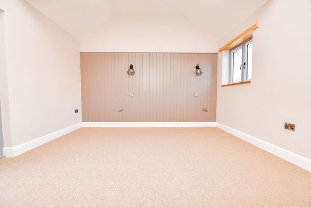 Melton Constable - Photo 1