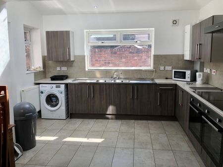 8 Bed Terraced House, Kenmare Road, L15 - Photo 5