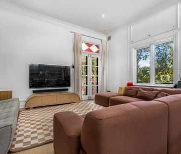 Character, Charm & Contemporary Comfort! - Photo 3