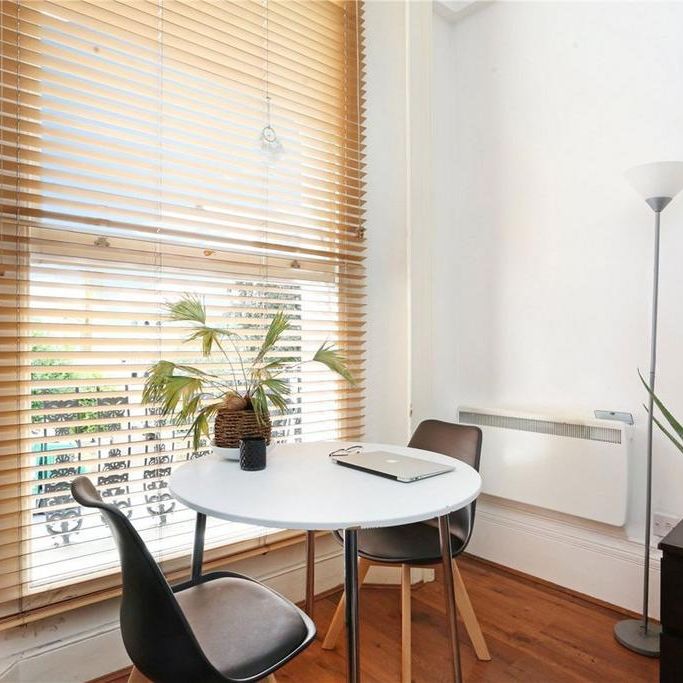 Studio to rent - Photo 1