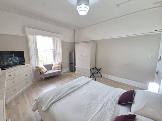 1 bedroom in a flat share to rent - Photo 1