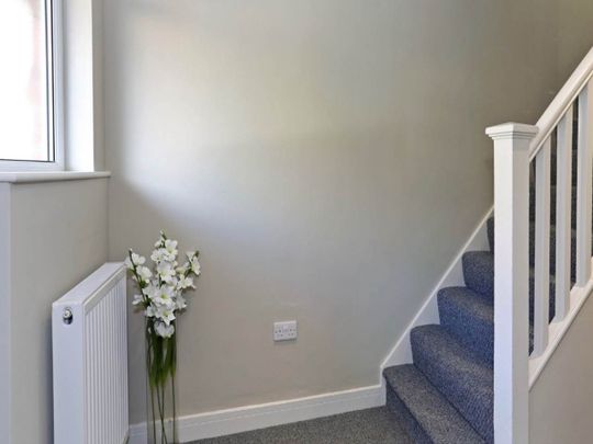 Rosemont Walk (room 4), Bramley, Leeds - Photo 1