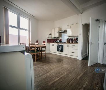 1 bedroom in a house share to rent - Photo 4