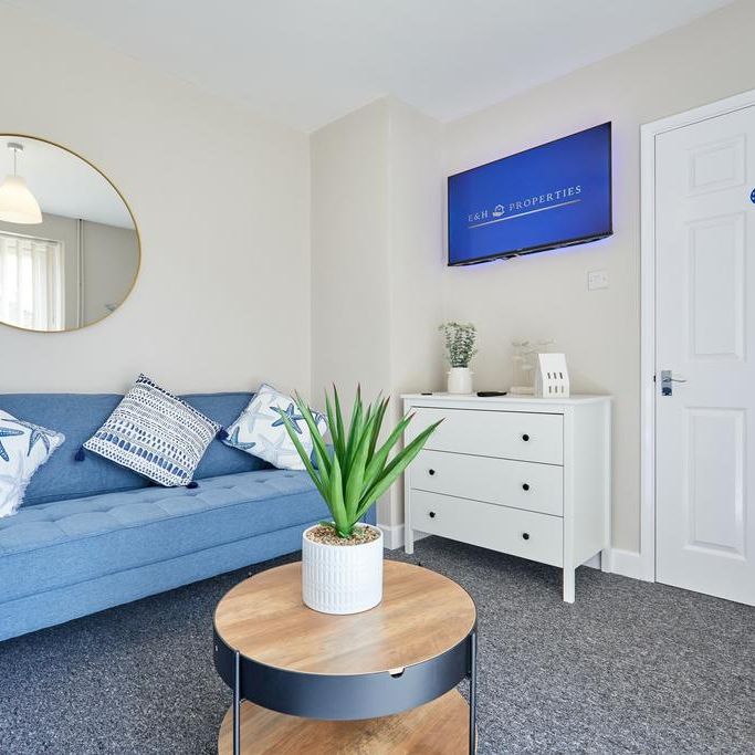 5 bedroom semi-detached house to rent - Photo 1