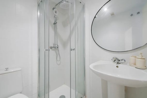 Calle del Castillo, Madrid, Community of Madrid 28010 - Photo 1