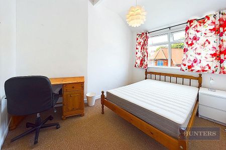 5 bedroom end of terrace house to rent - Photo 5