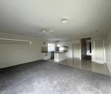 Present like new and just needs you - Photo 2