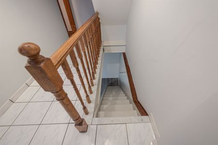 For Lease - 142 Gilbert Avenue, Toronto, Ontario - Photo 3